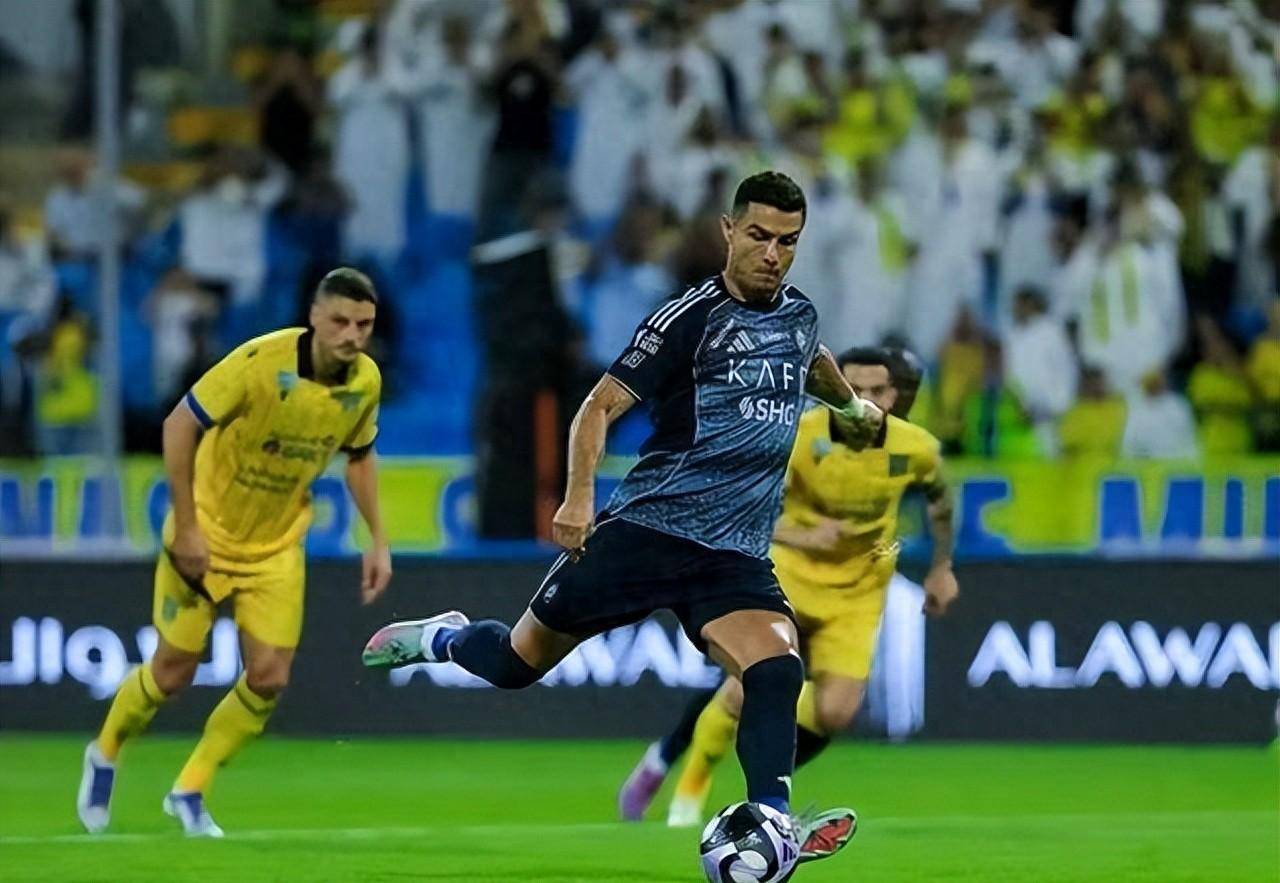 领先优势明显引发热议！，C罗在MAD比赛中出色防守赢得满堂喝彩的简单介绍-开云体育官网