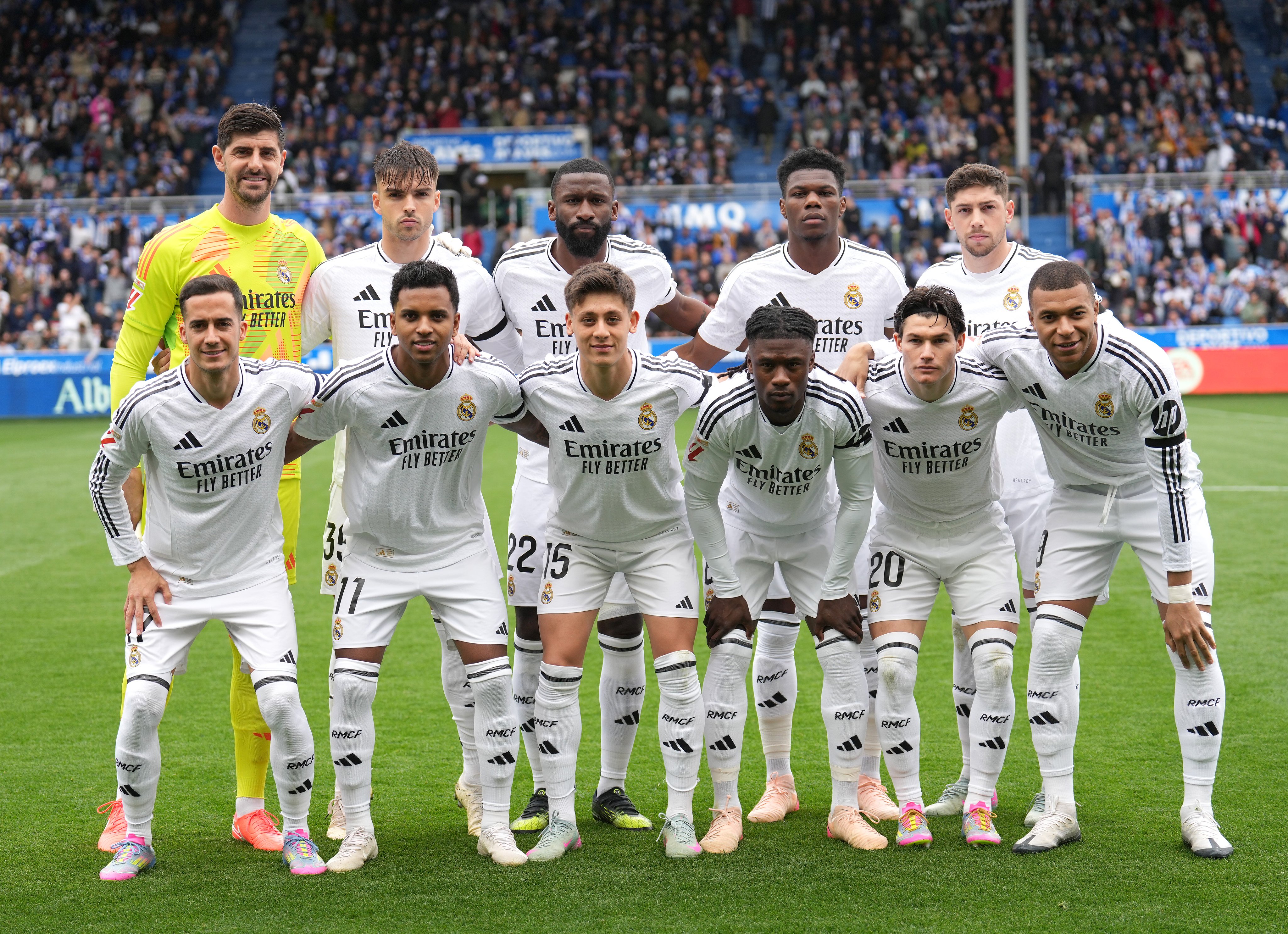 关于今晚欧冠焦点战；丹佛掘金复出首秀；质疑声仍在；更衣室氛围转暖的信息